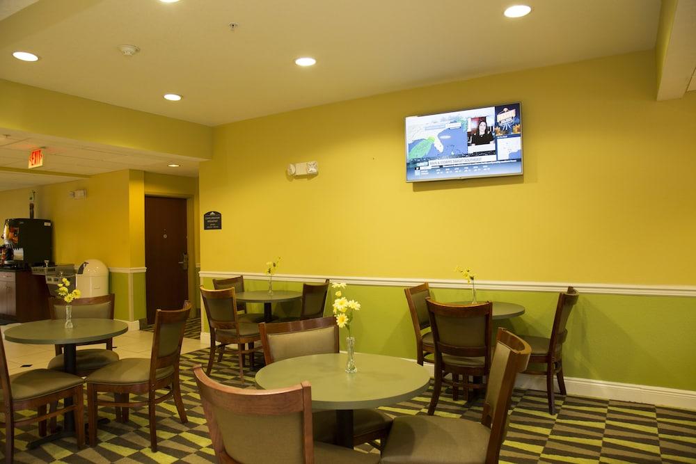 Microtel Inn & Suites By Wyndham Panama City Exterior foto