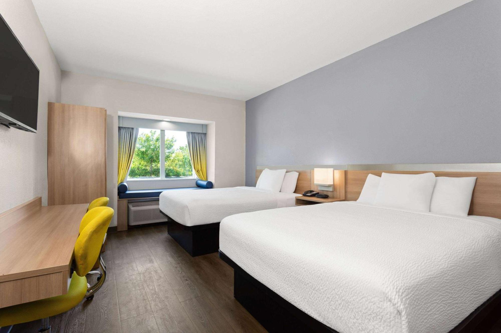 Microtel Inn & Suites By Wyndham Panama City Exterior foto